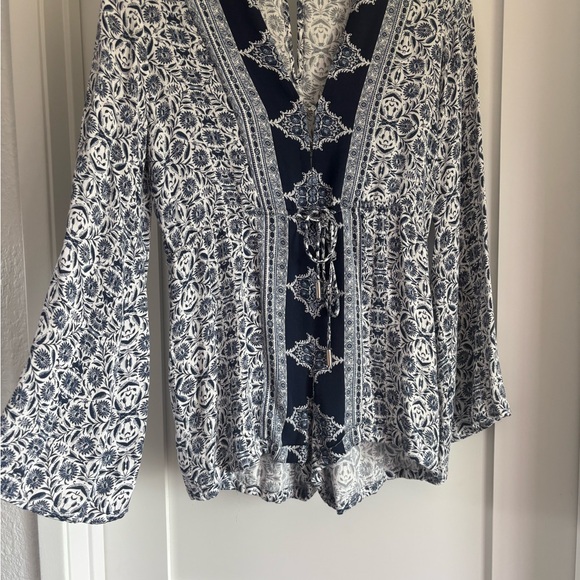 Lulus Ivory and Navy Blue Floral Print Romper Women's Size Medium Fair Condition - Picture 2 of 16